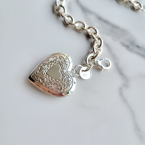 Silver Plated Heart Picture Locket Bracelet Charm Jewelry - Picture 3 of 5